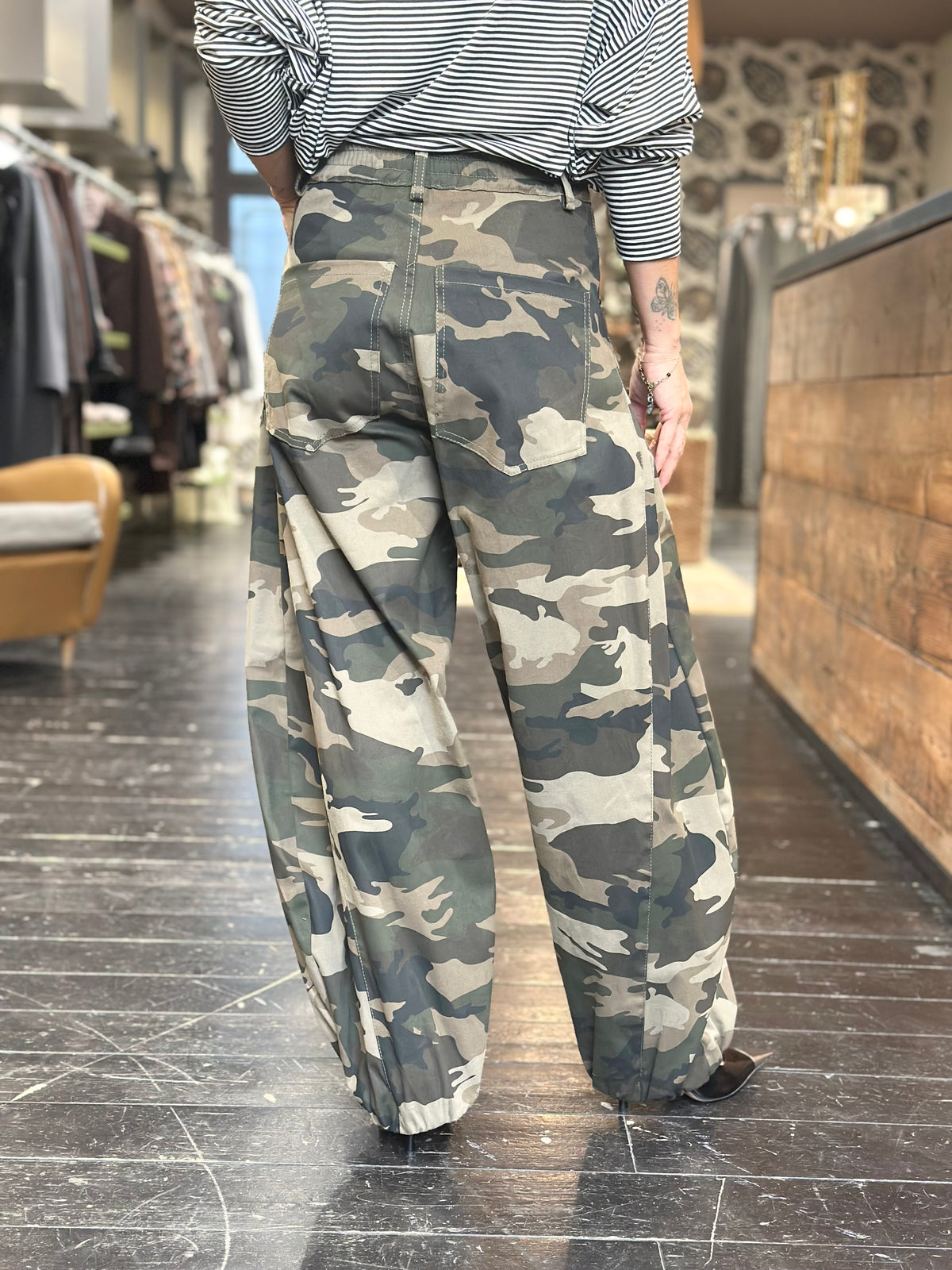 Pantalone mimetico balloon con pizzo ricamato Dixie