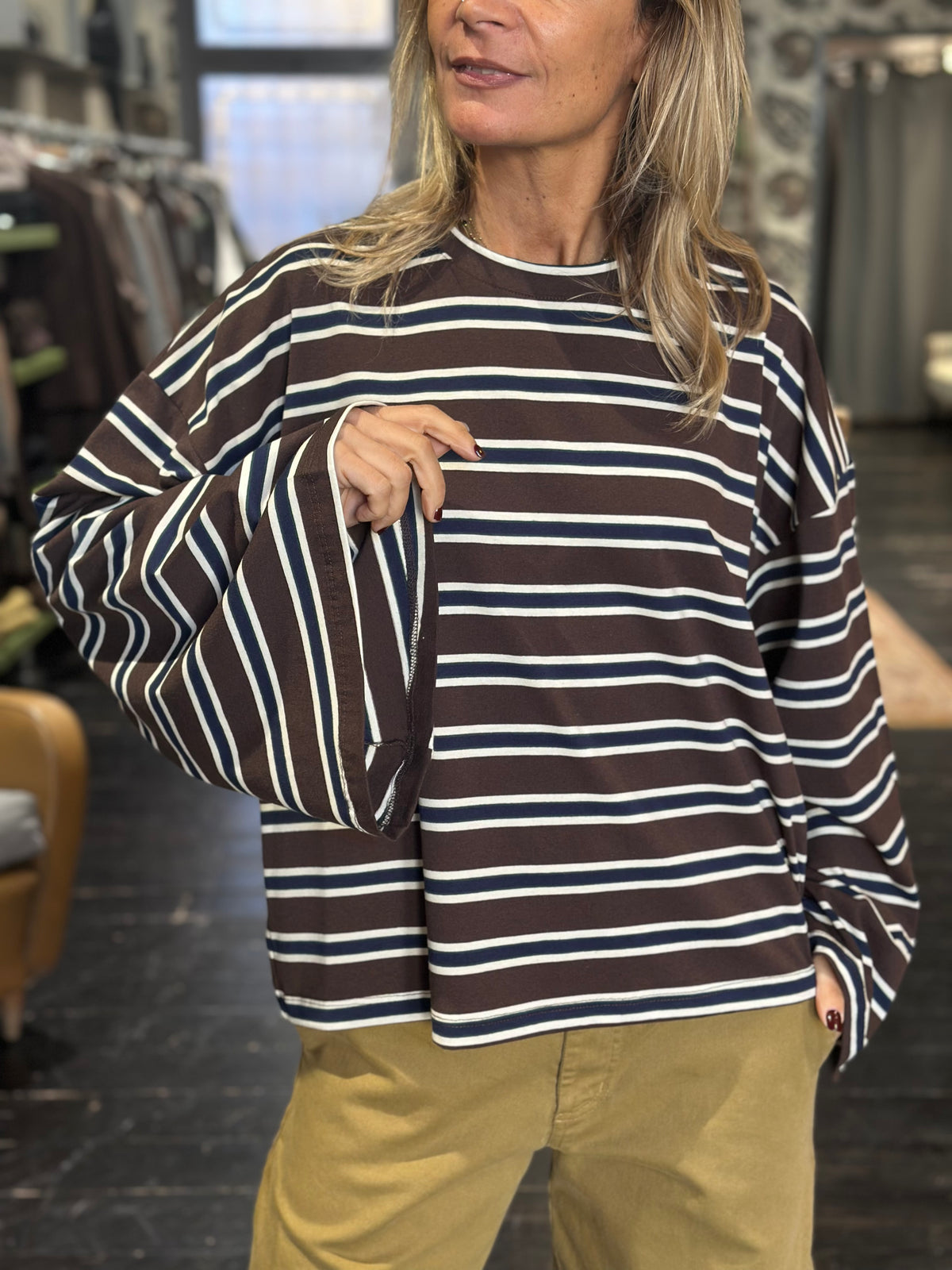 T-shirt rigata con maniche a campana blu _ Vicolo