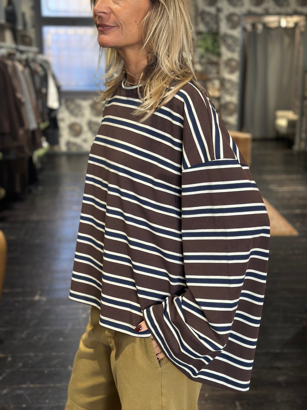 T-shirt rigata con maniche a campana blu _ Vicolo