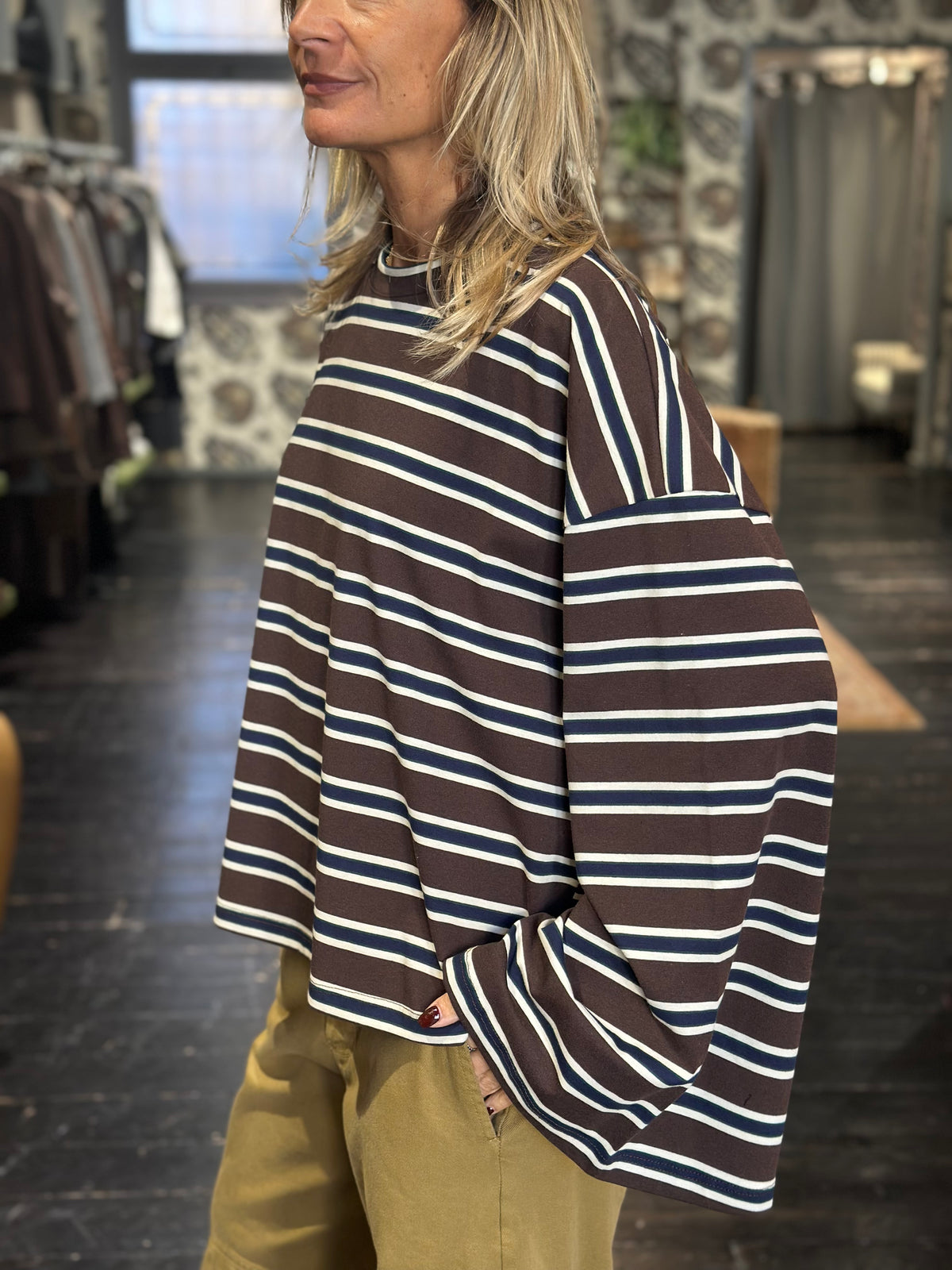 T-shirt rigata con maniche a campana blu _ Vicolo