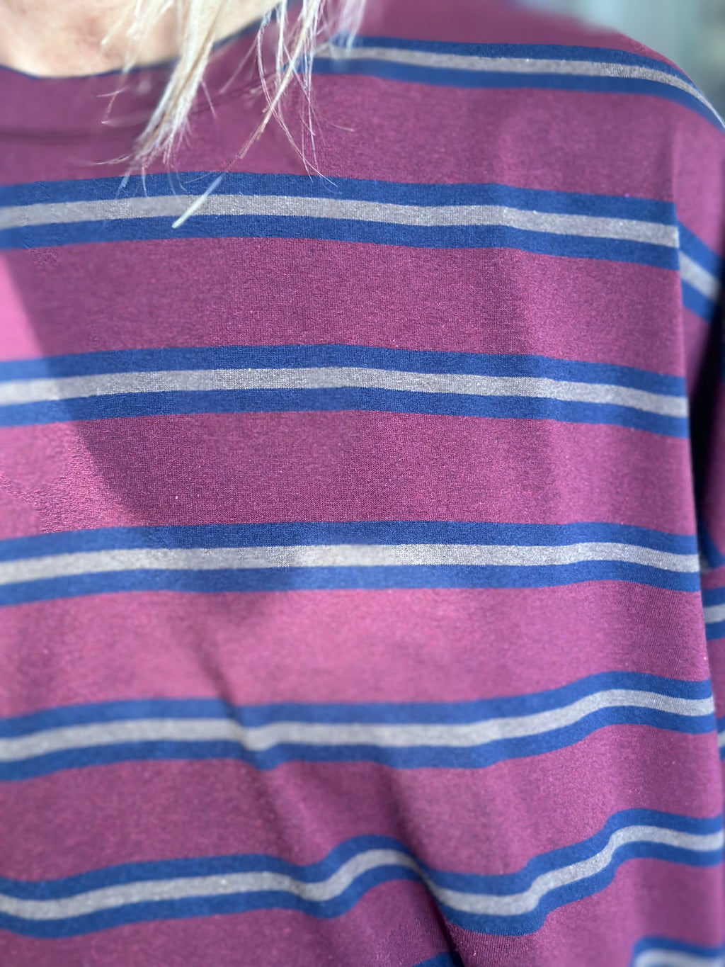 T-shirt rigata con maniche a campana bordeaux | Vicolo