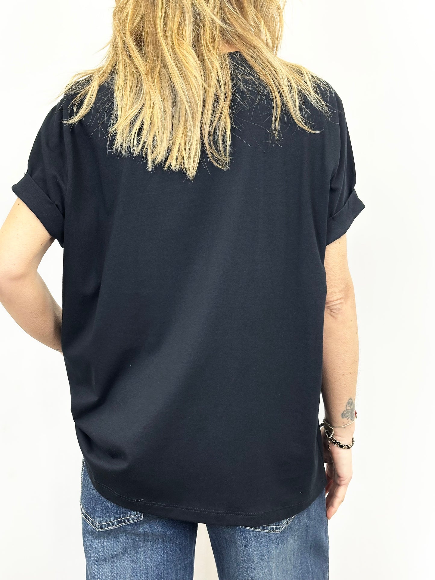 T-Shirt nera con scritta Love