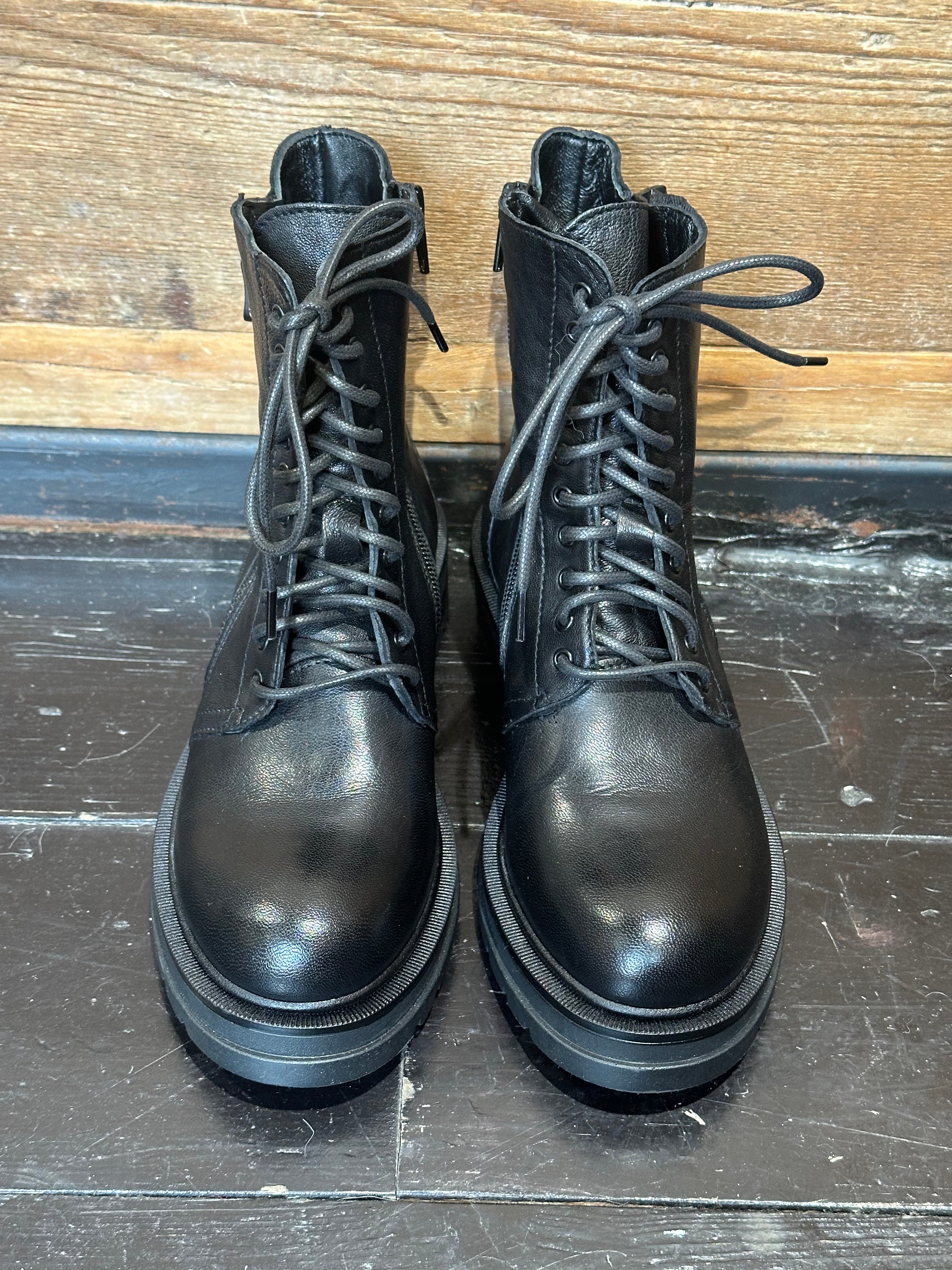 Anfibio Nero _ Latika