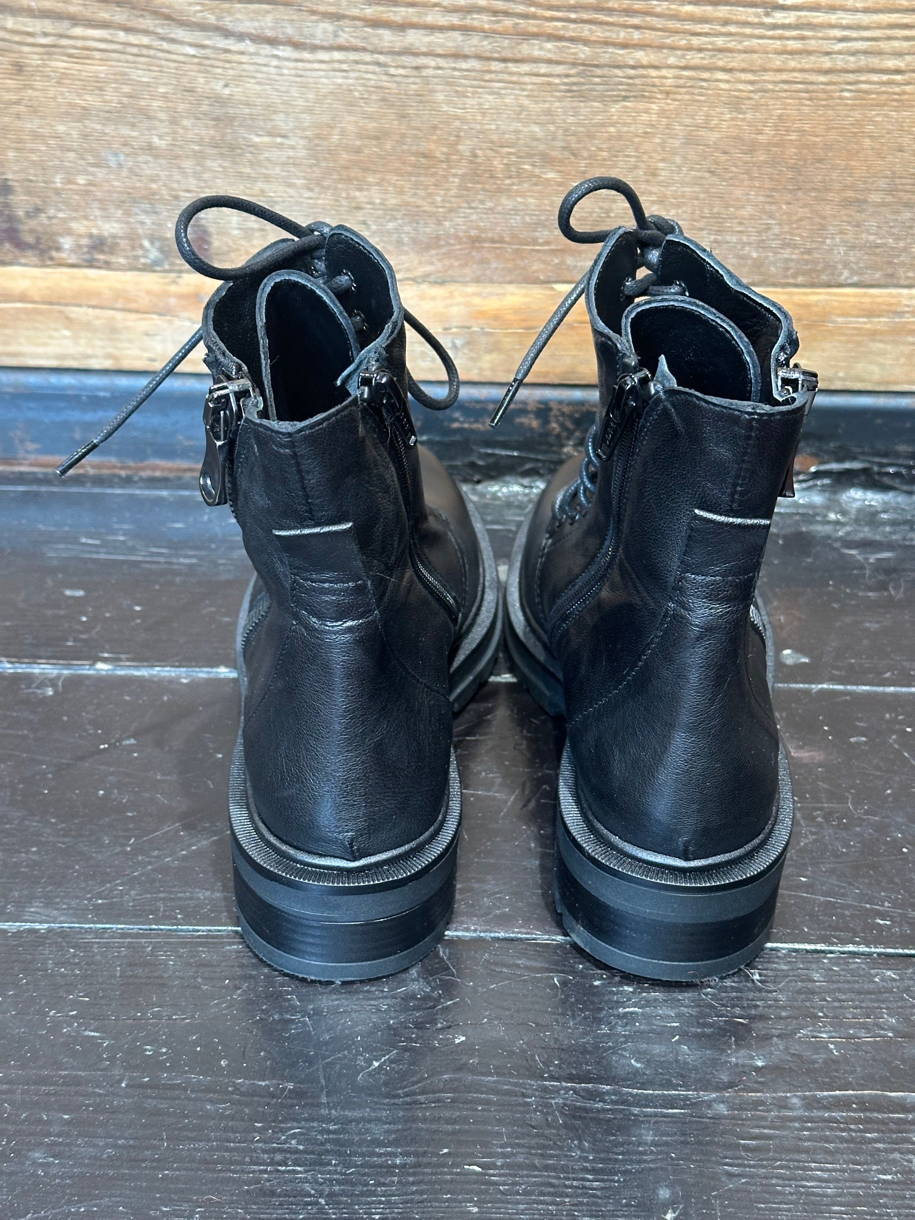 Anfibio Nero _ Latika