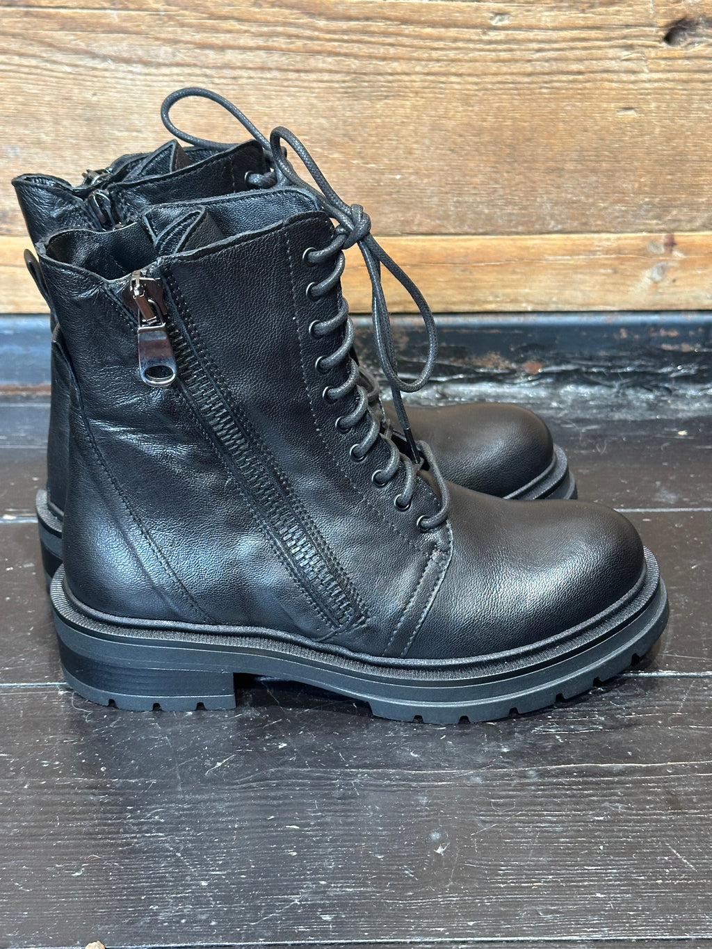 Anfibio Nero _ Latika