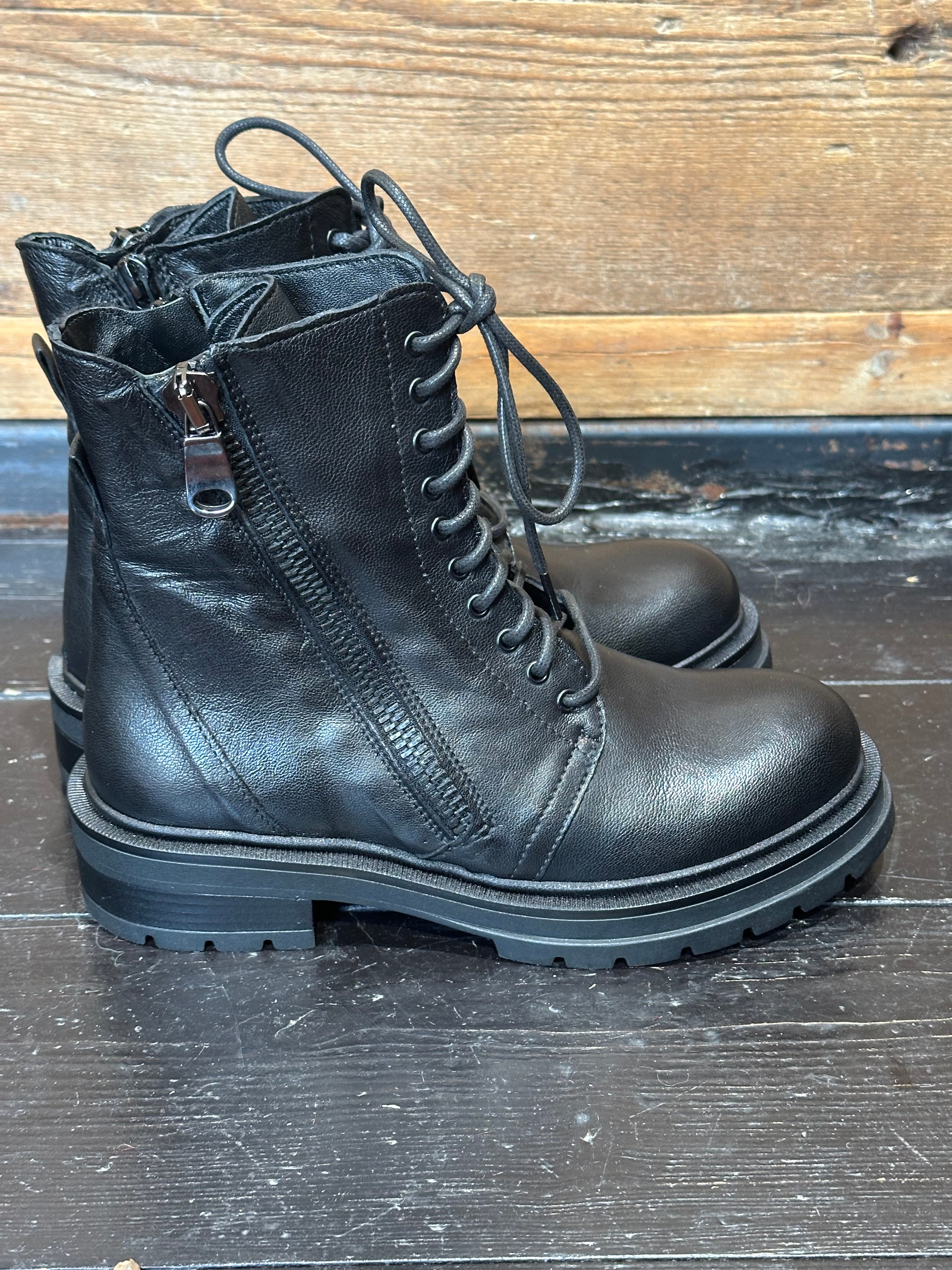 Anfibio Nero _ Latika