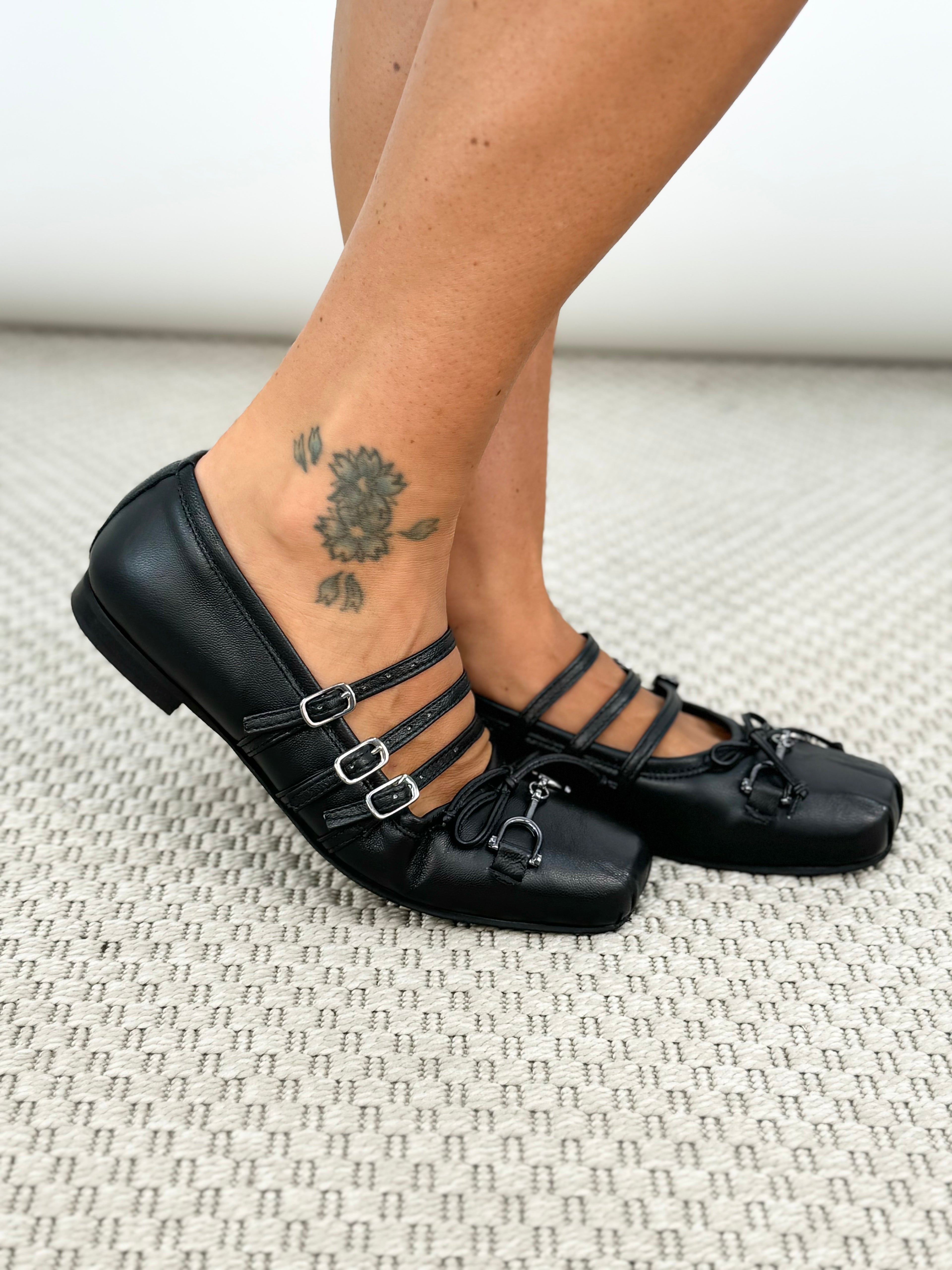 Ballerina Fibbia _ Divine Follie