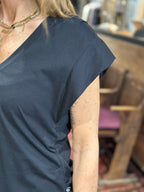 T-Shirt scollo a V Nero _ Ottod'Ame