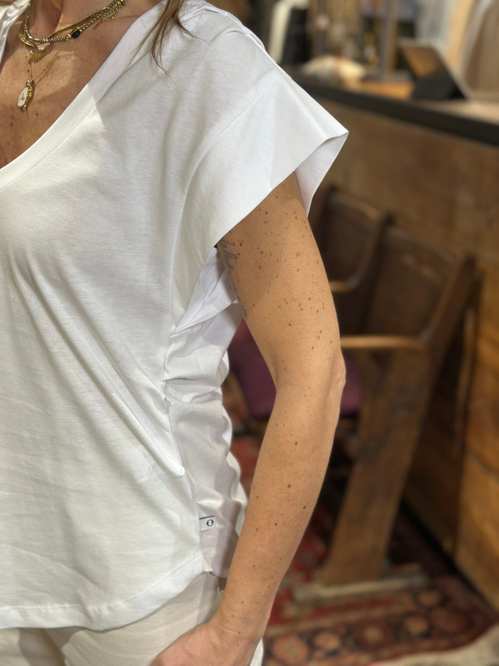 T-Shirt Scollo a V Bianco _ Ottod'Ame