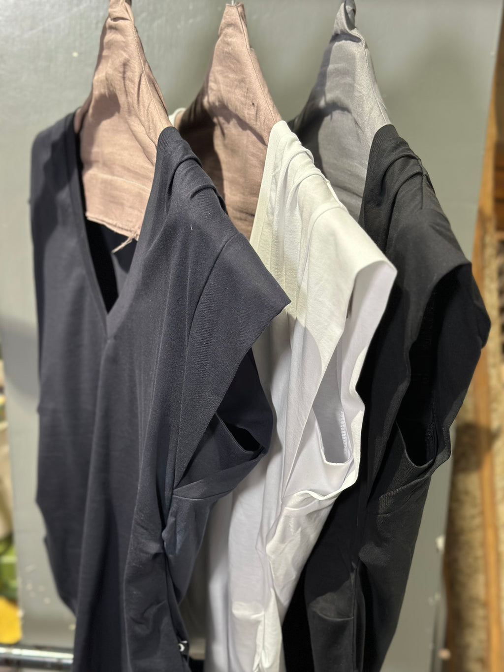 T-Shirt scollo a V Nero _ Ottod'Ame