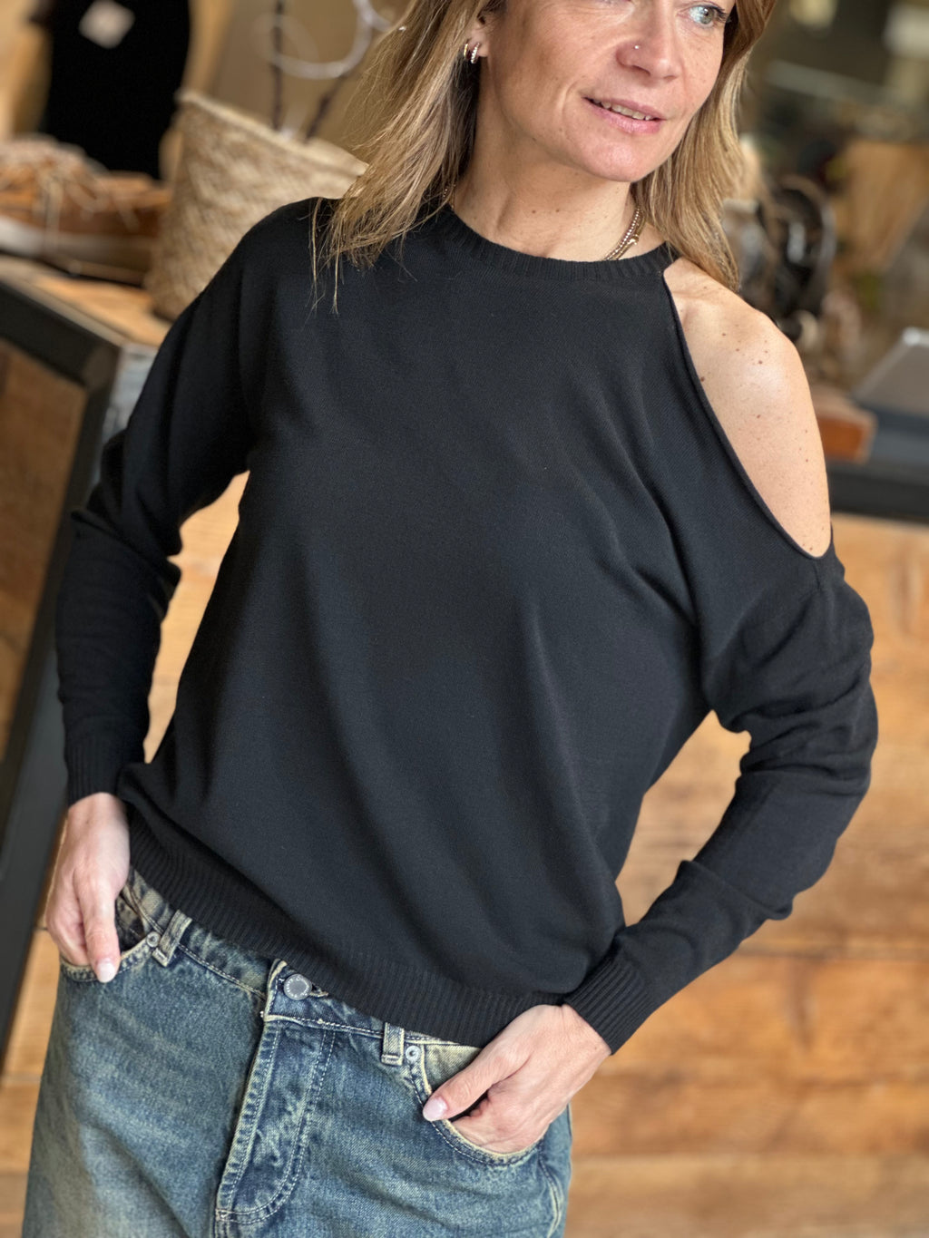 Maglia Cout-Out Nero _ Souvenir