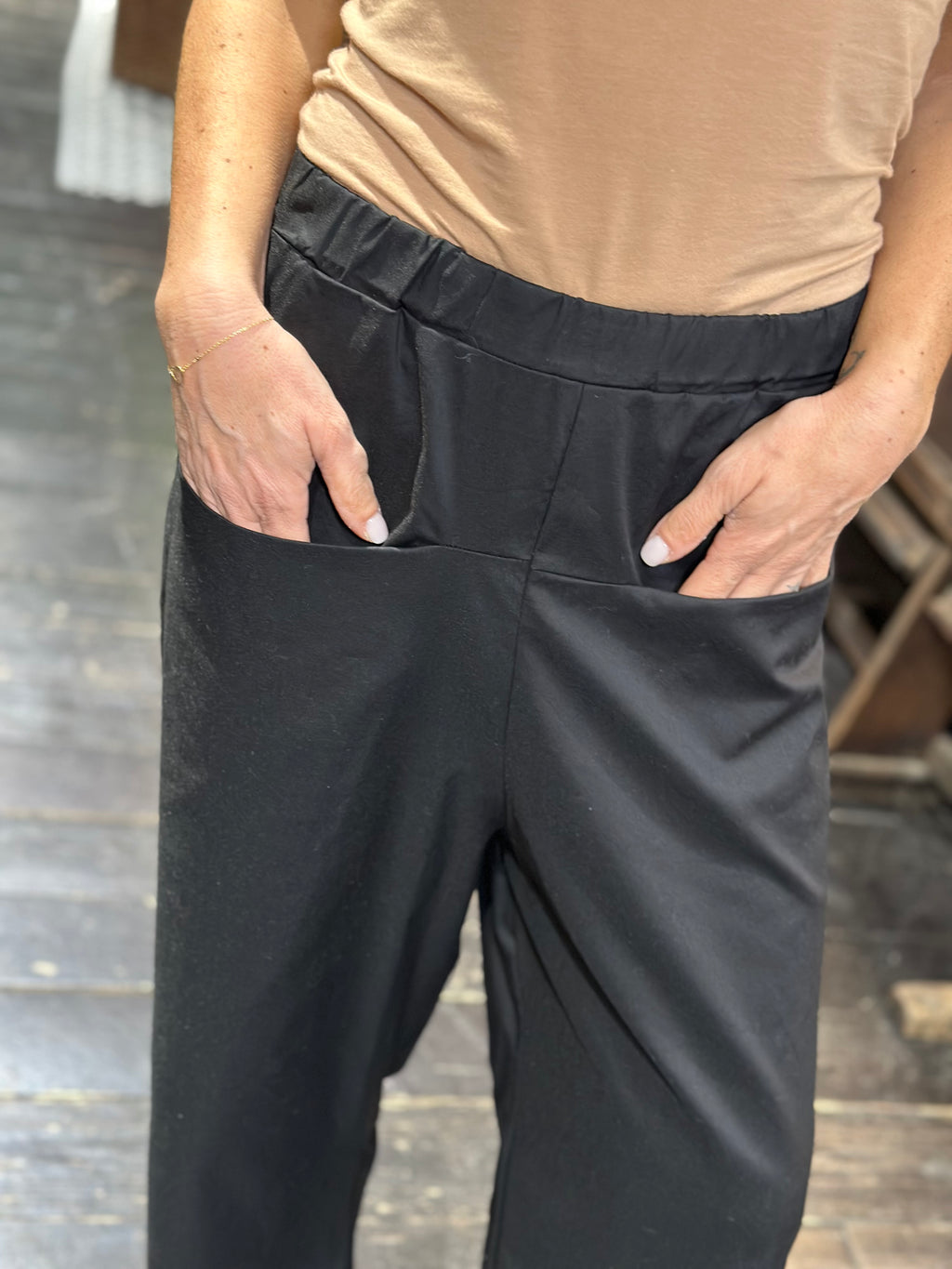 Pantalone Cropped Nero _ Karma