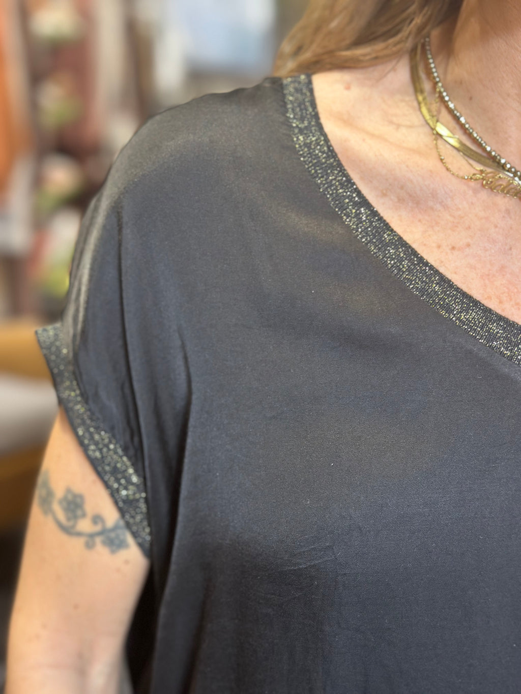 Camicia scollo a V Nero _ MI.LE.for soku