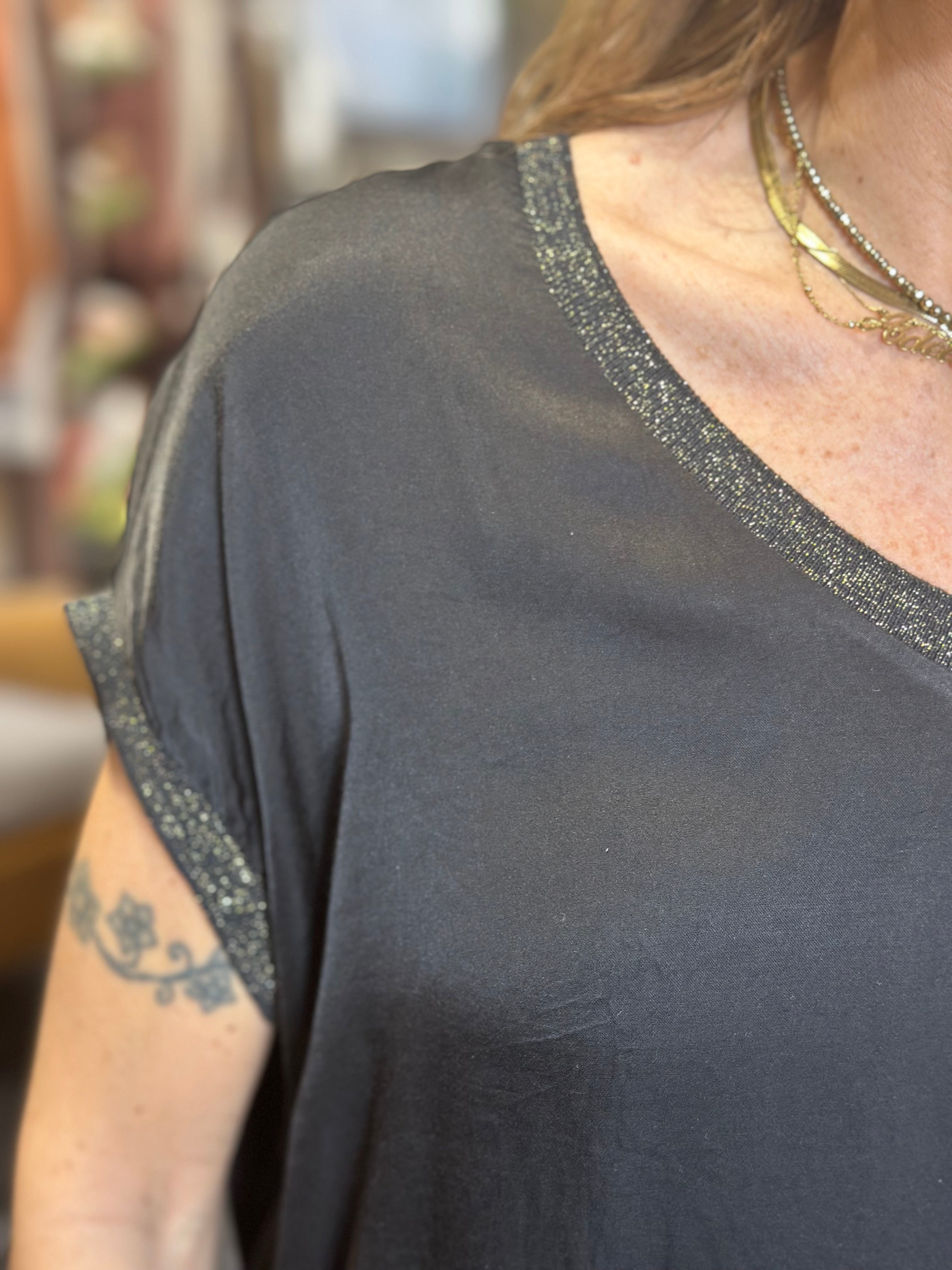 Camicia scollo a V Nero _ MI.LE.for soku