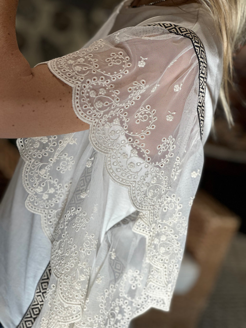 T-Shirt con Pizzo_ Souvenir