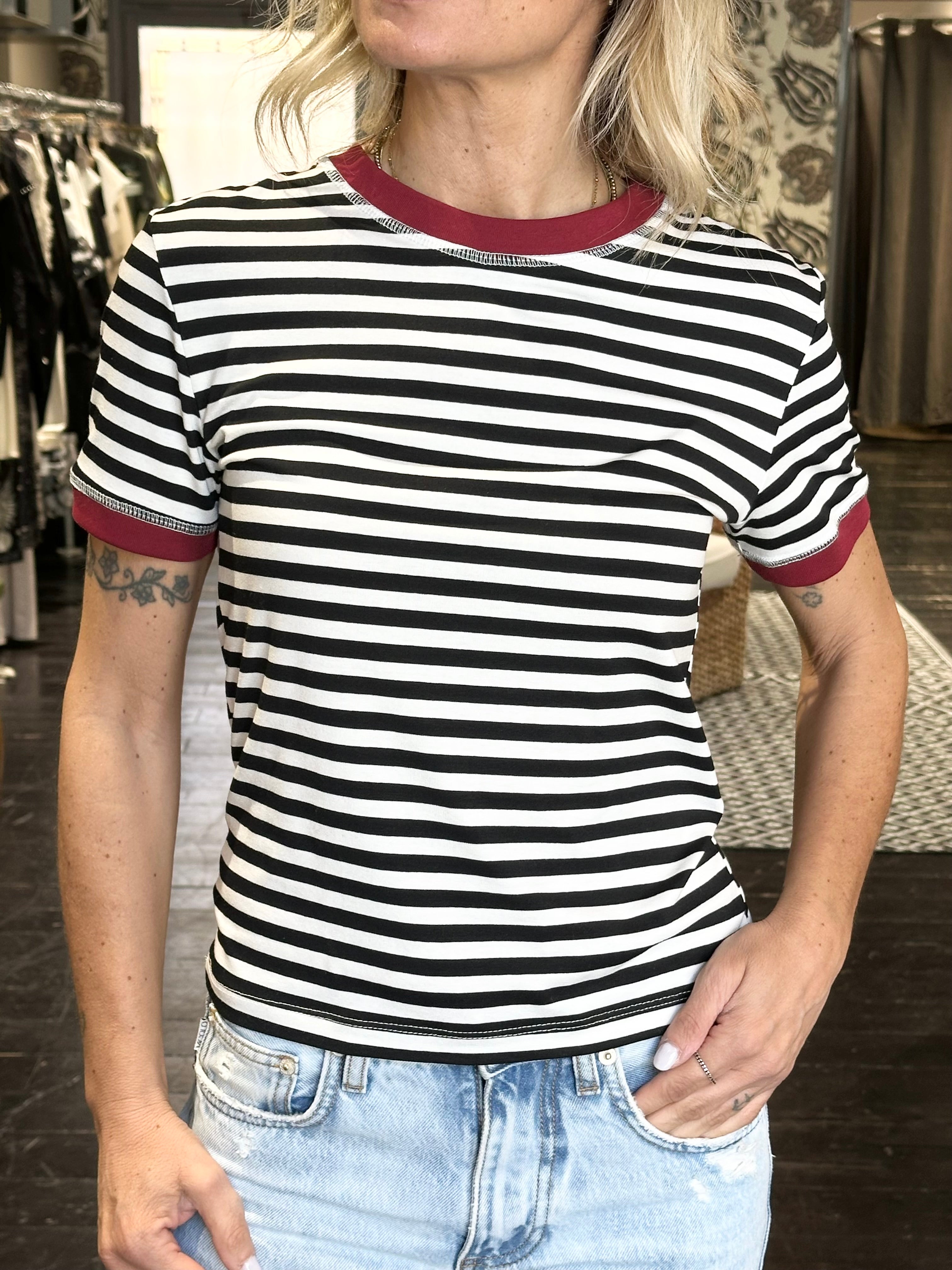 T-Shirt Rigata Latte/Nero/Rosso _ Vicolo