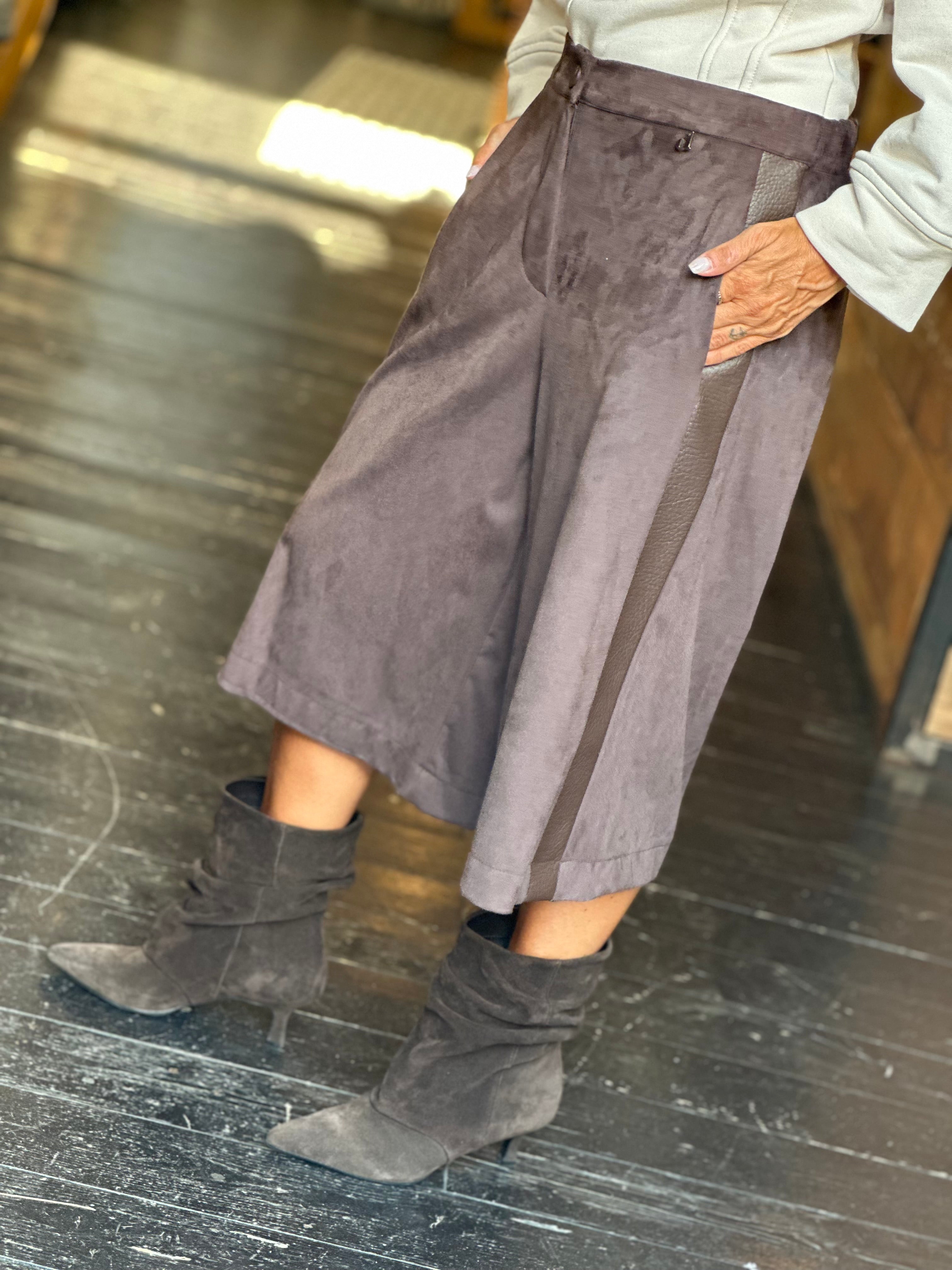 Bermuda Suede _ Dixie