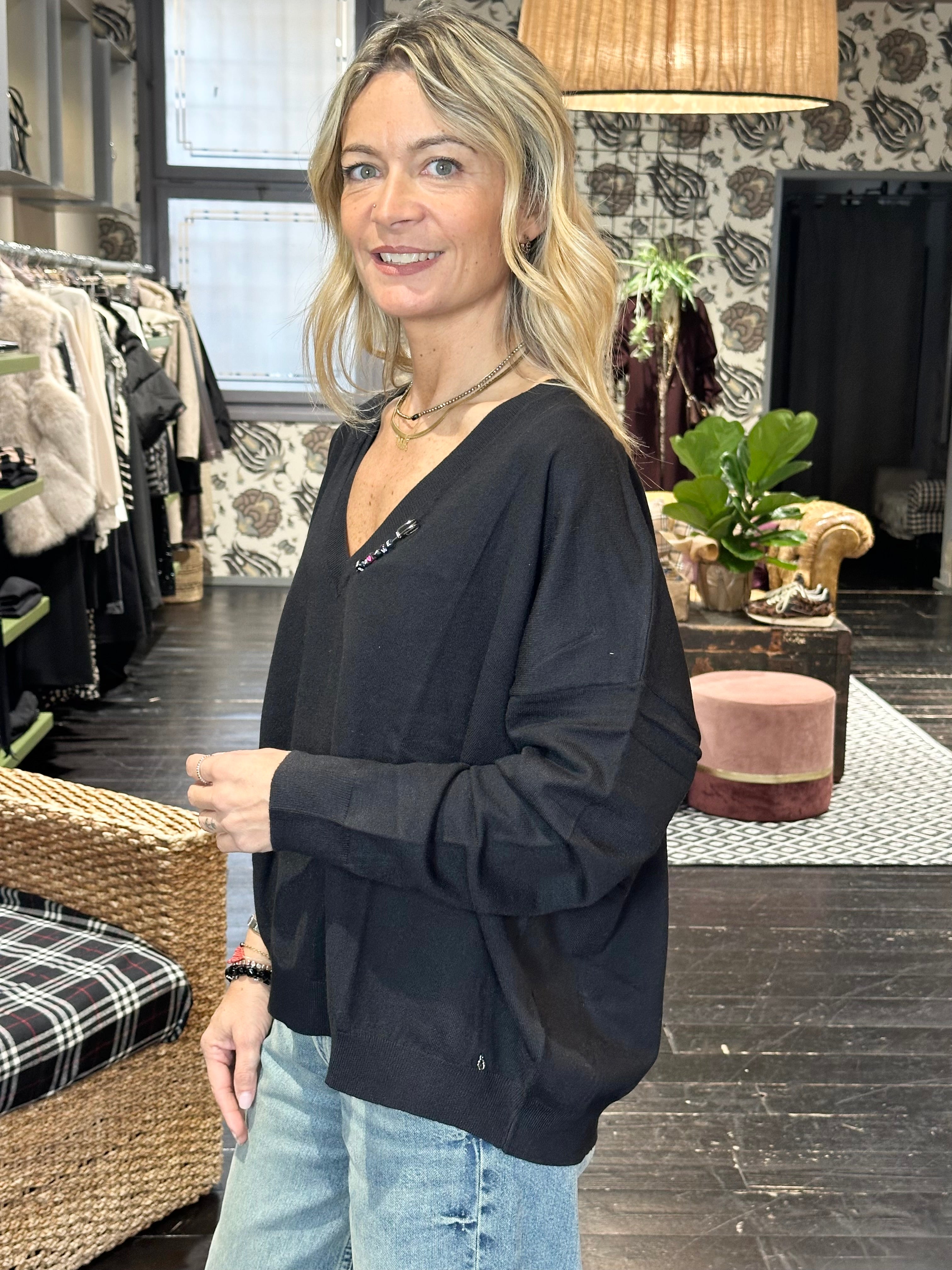 Maglia Scollo a V Nero _ Ottod'Ame