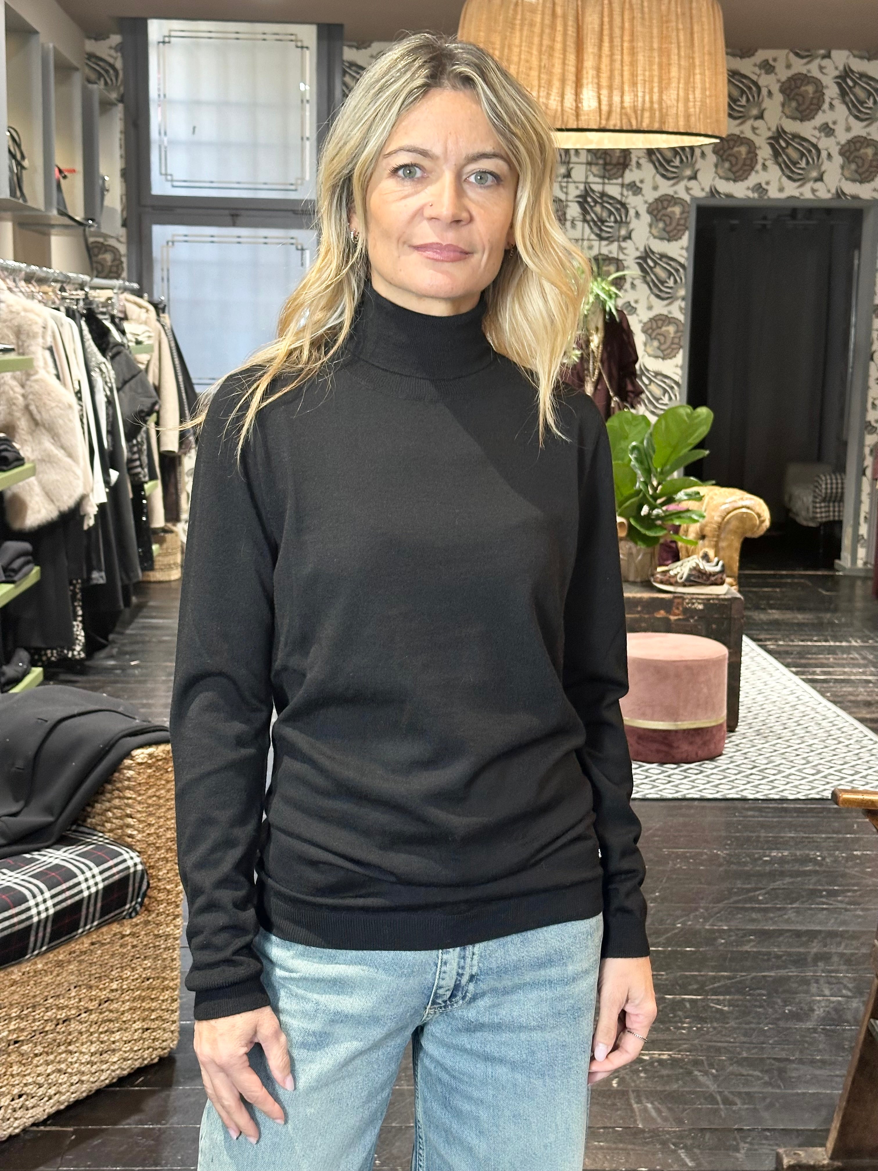 Collo Alto Nero _ Ottod' Ame