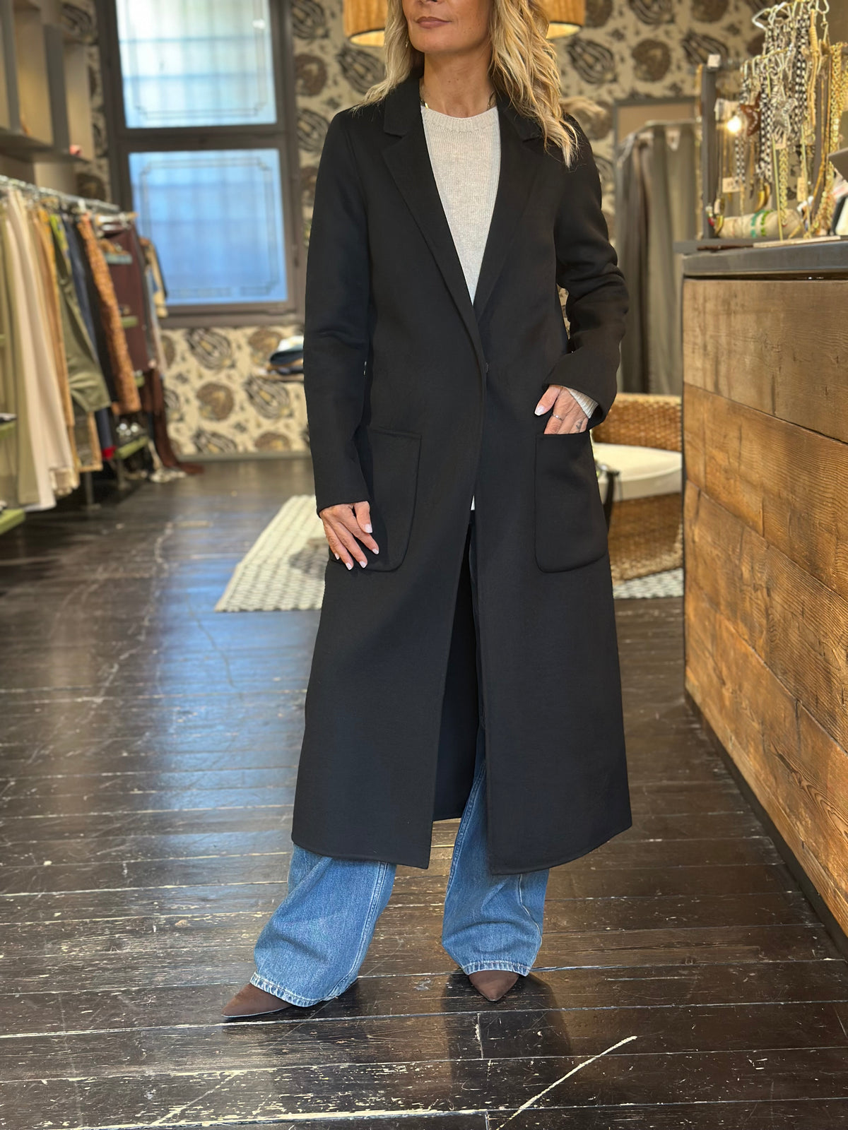 Cappotto in Panno Double Nero con Collo Sciallato _ Vicolo