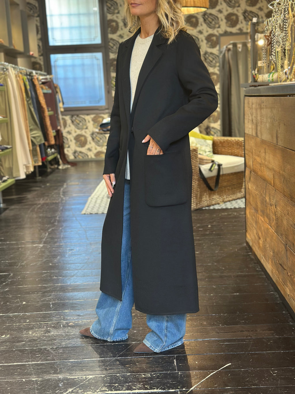 Cappotto in Panno Double Nero con Collo Sciallato _ Vicolo