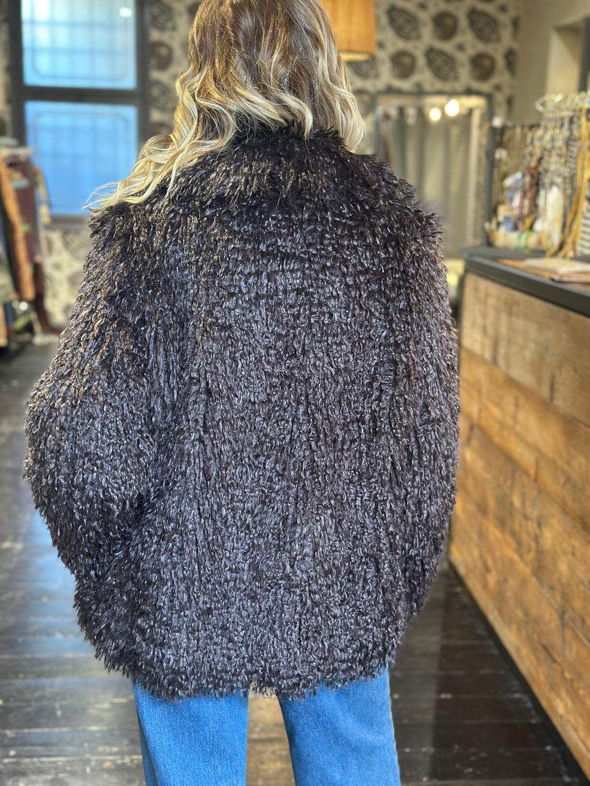 Giaccone Corto in Pelliccia Ecologica Effetto Mongolia _ Vicolo